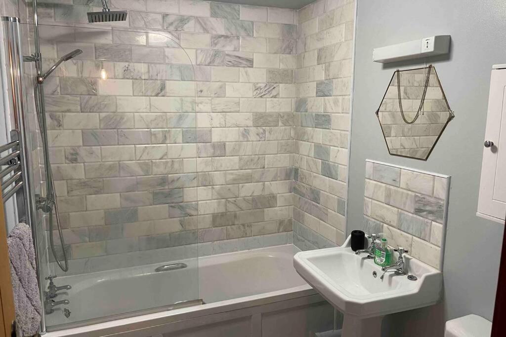 Cottage With Hot Tub In Pembrokeshire Haverfordwest Ngoại thất bức ảnh